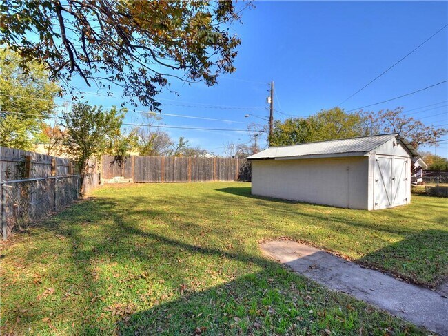 Building Photo - 2710 Willow St