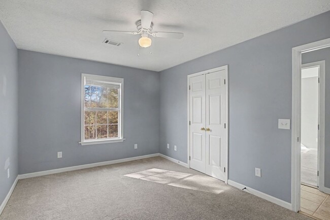 Building Photo - Now Available! 3 Bed 3 Bath Duplex