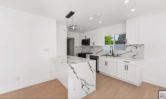 Building Photo - 7827 Hesperia Ave