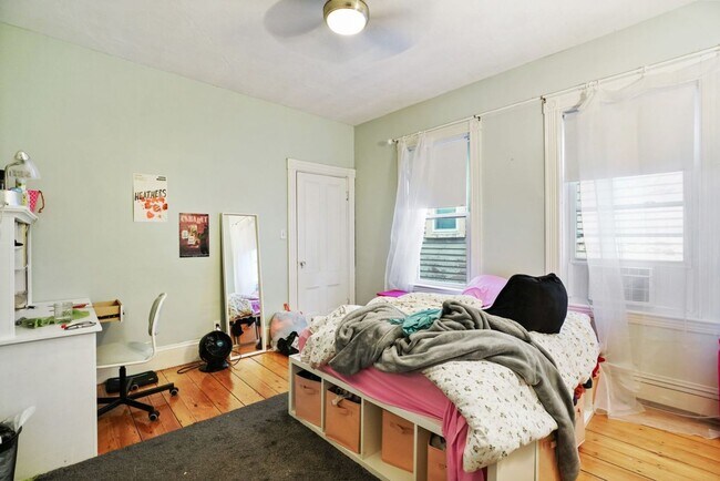 Building Photo - Great Mission Hill 4 bed