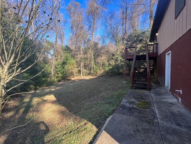 Building Photo - 3 bedroom 1 bathroom home in Colonial Hills
