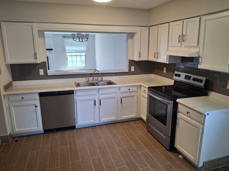 Kitchen - 10961 Peppermill Ln