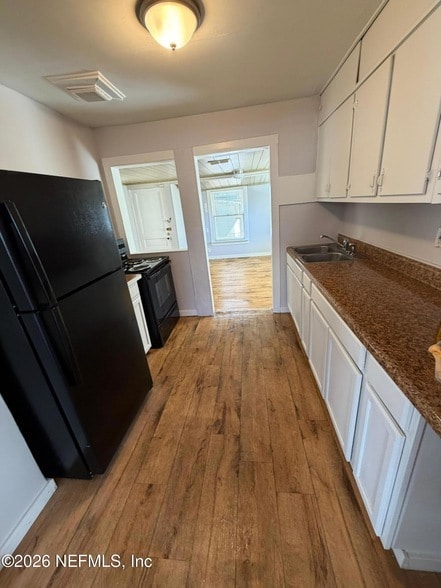 Building Photo - 837 St Clair St