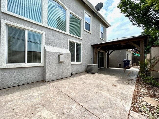 Building Photo - Gated Community! Beautiful 3bd/2.5bth in F...