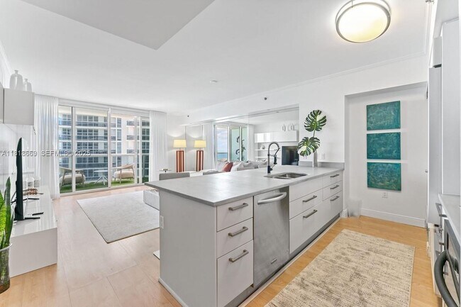 Building Photo - 1830 S Ocean Dr