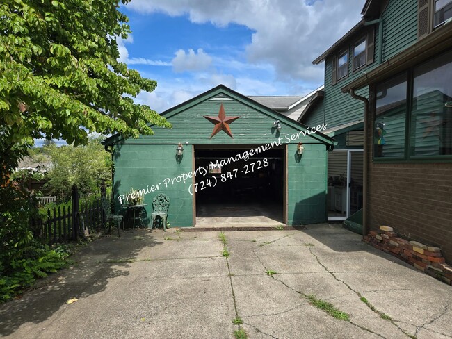 Building Photo - 216 S 13th St