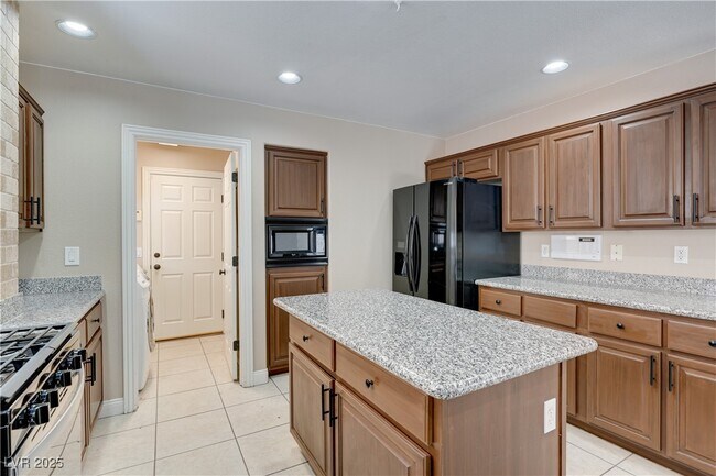 Building Photo - 10990 Fishers Island St