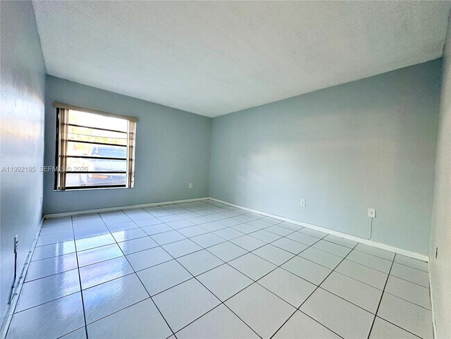 Building Photo - 5900 SW 127th Ave