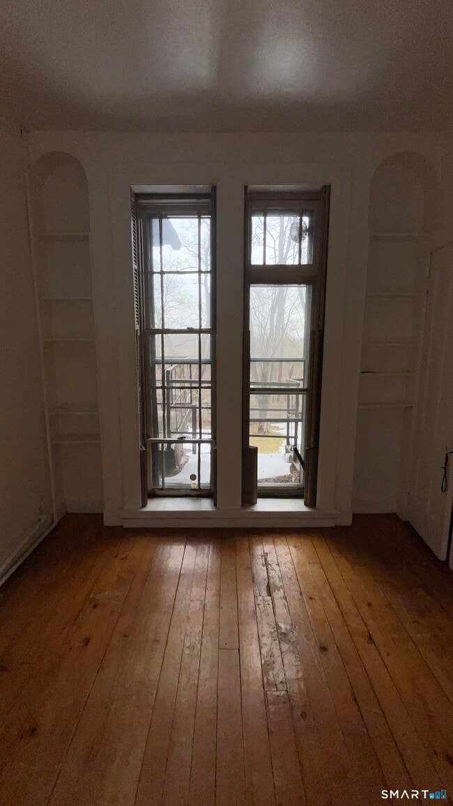 Building Photo - 49 Edgewood Way