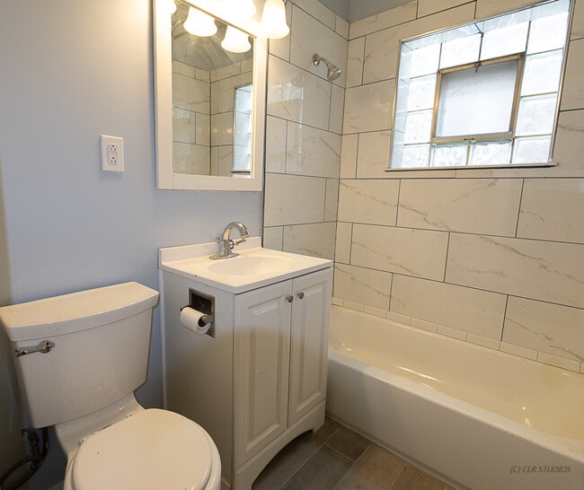 Building Photo - 1841 N Linder Ave