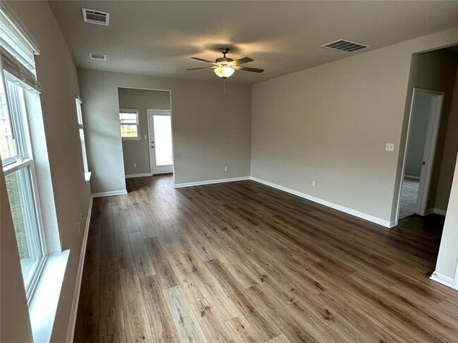 Building Photo - 110 Oakdale Meadows Ln