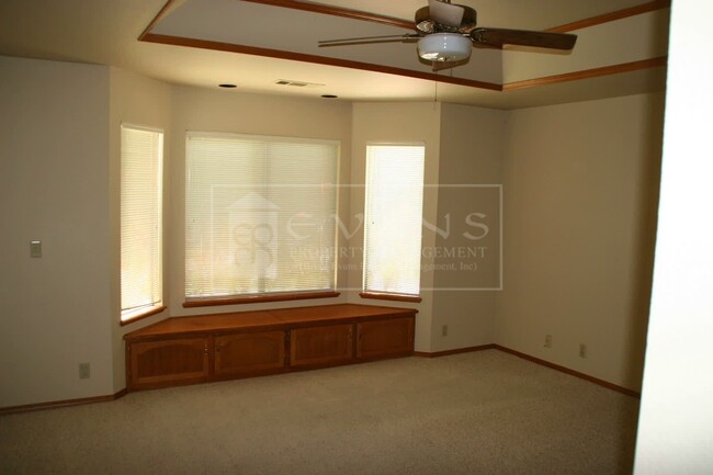 Building Photo - Beautiful, spacious home on a corner lot