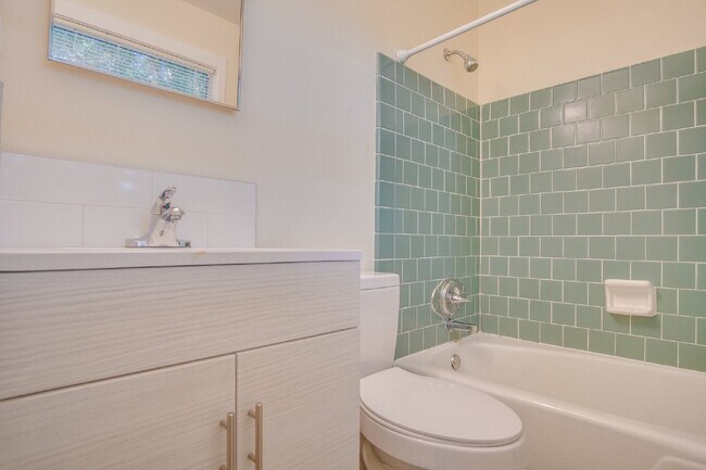 Building Photo - Centrally Located Pensacola 3BR/2BA Home Near Cordova Mall, Pensacola International Airport, Hosp...