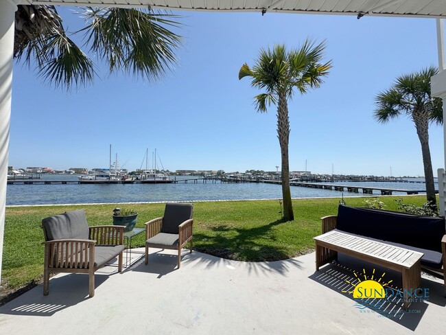 Building Photo - Stunning Waterfront 2BR/2.5BA Townhome wit...