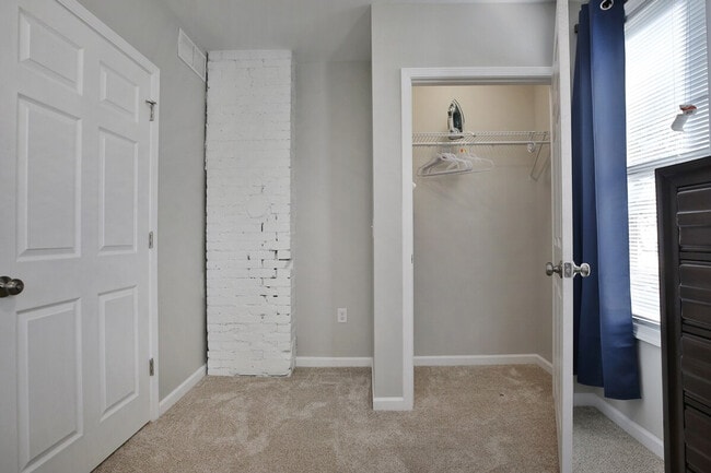 Building Photo - 137 E Tompkins St