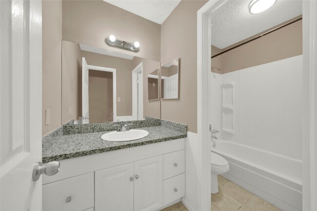 Building Photo - 14215 Barrone Dr