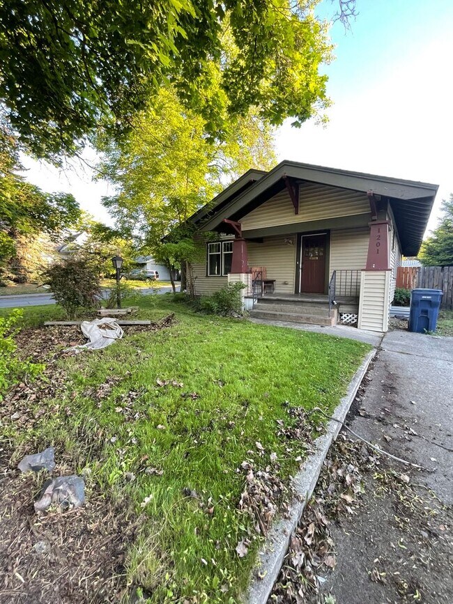 Building Photo - Close to GU Campus