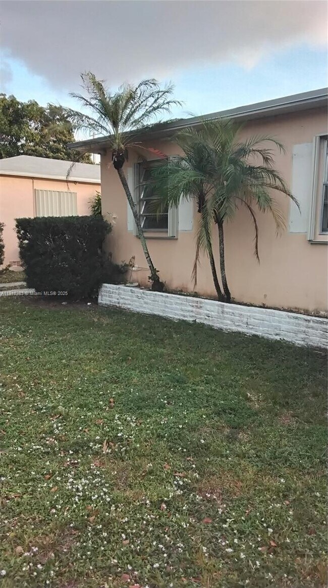 Building Photo - 1914 Adams St