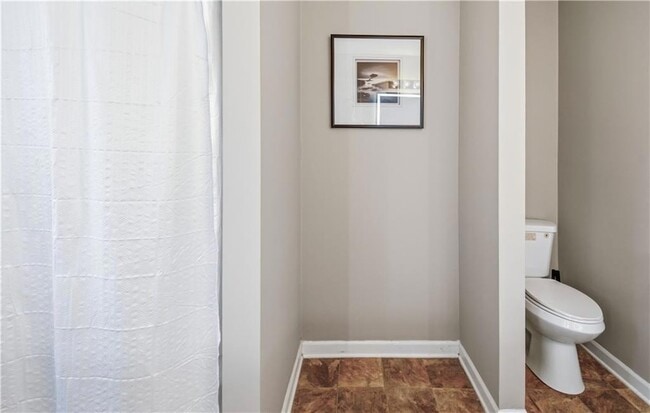 Building Photo - 3950 Lookout Point Dr