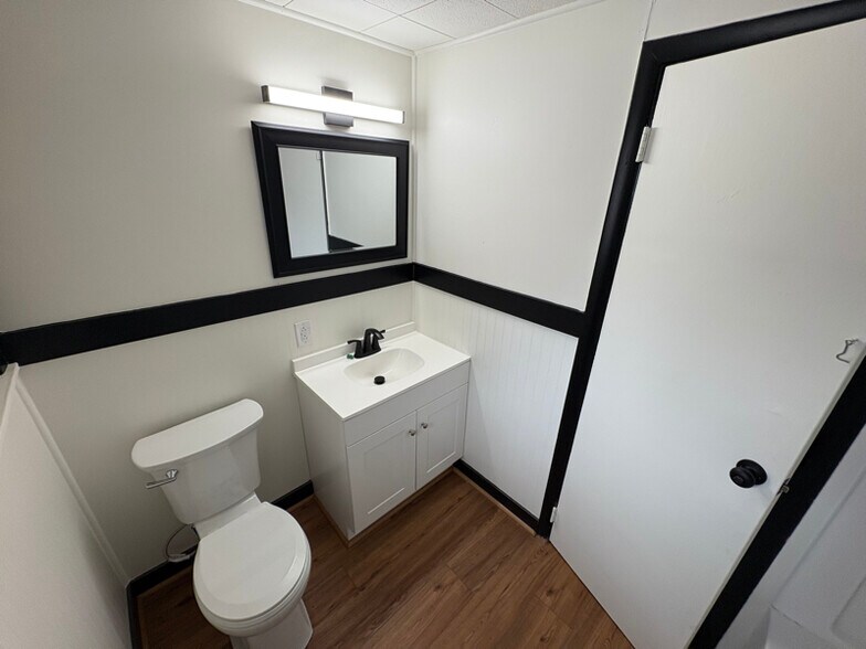 Building Photo - 1616 N Vermilion St