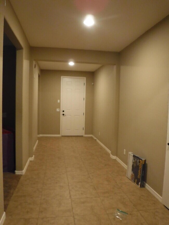 Building Photo - 3391 E Yellowstone Pl