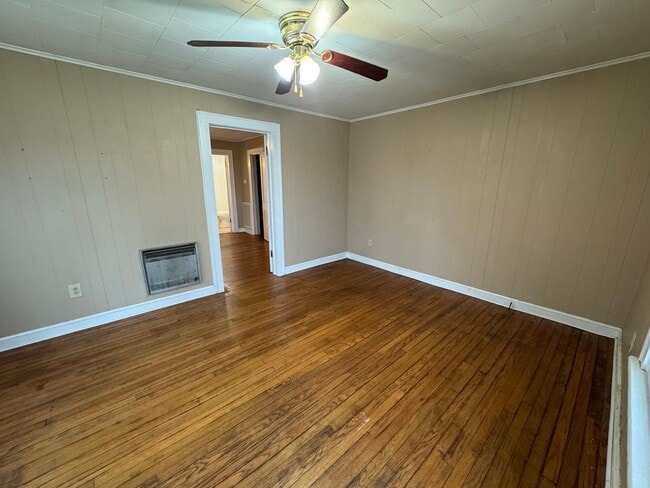 Building Photo - 402 N 8th St