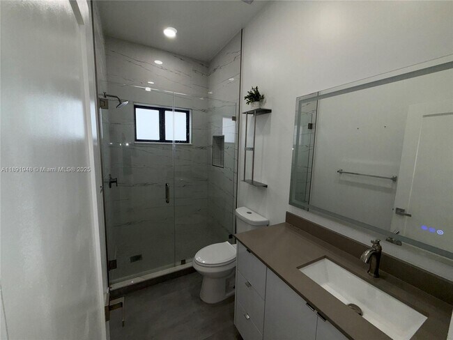 Building Photo - 465 E 58th St