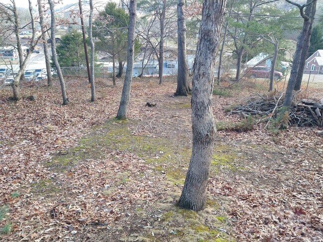 Building Photo - 335 Heather Ct