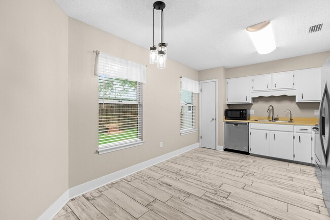 Building Photo - 3030 Blue Pine Ln