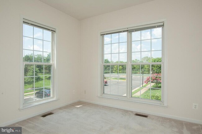 Building Photo - 6862 Alicia Ct