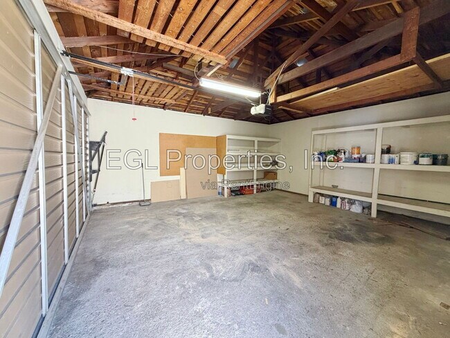 Building Photo - 5433 Cartwright Ave