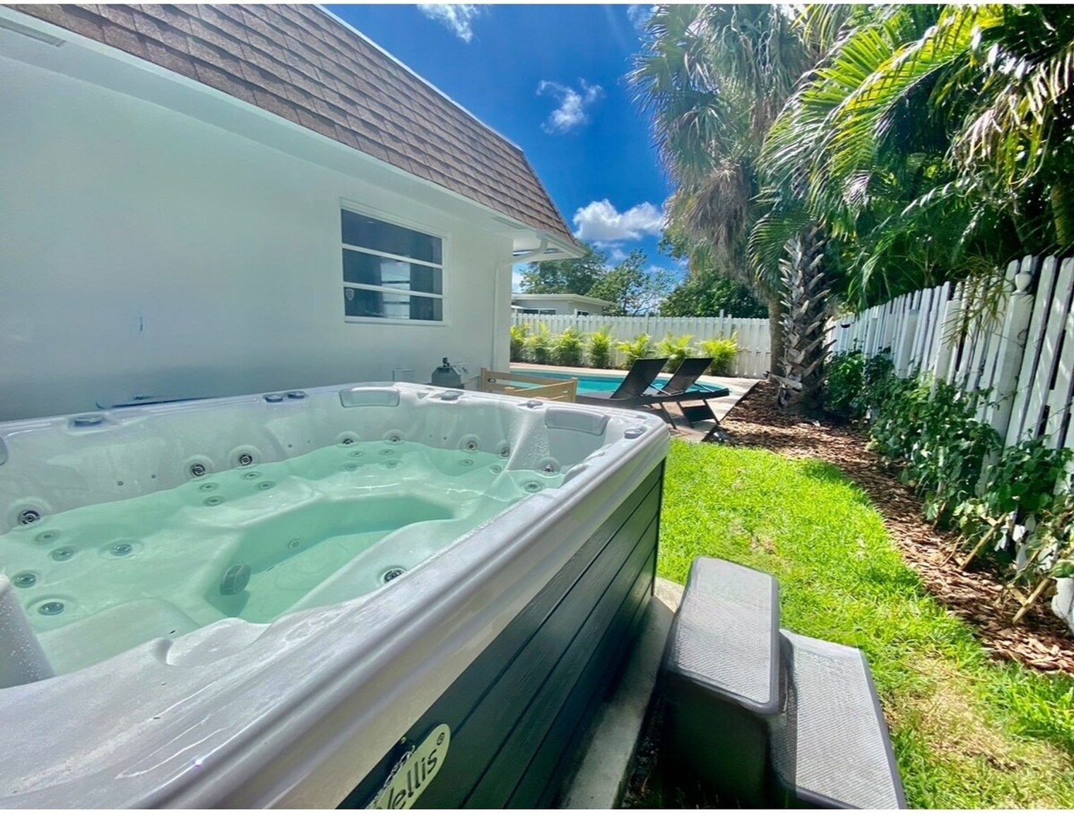 Building Photo - 2932 NW 10th Ave