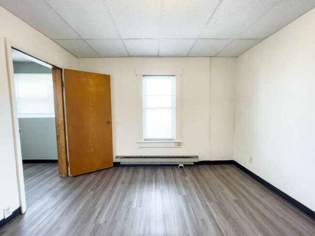 Building Photo - Charming 1-Bedroom Apartment Near Ball Sta...