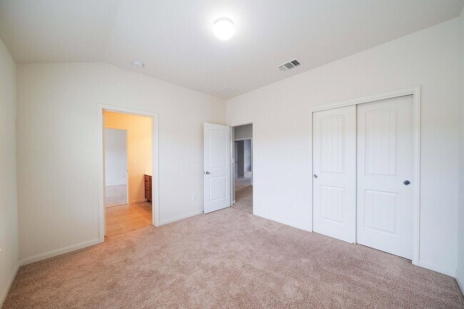 Building Photo - 1620 Bryant Dr