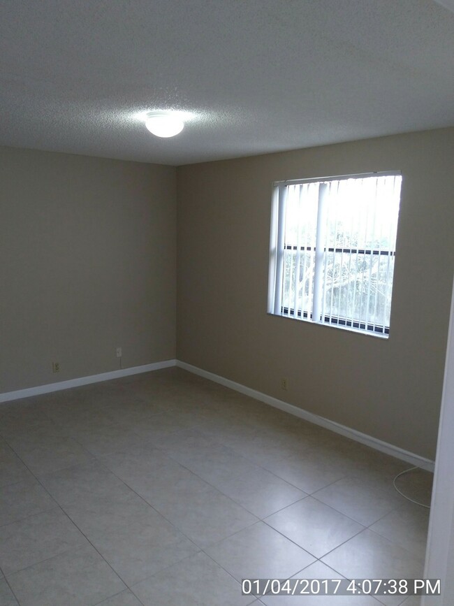 Building Photo - 3rd Floor Condo in Grand Marquis - Plantat...