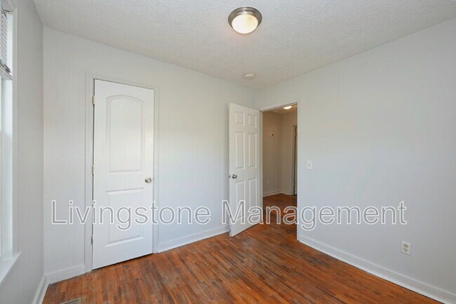 Building Photo - 501 Small St