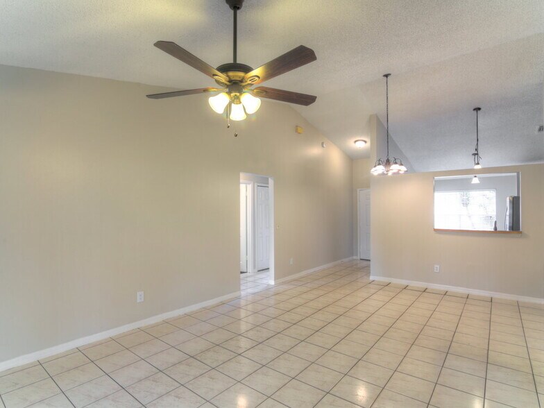 Building Photo - 1247 Holly Springs Cir
