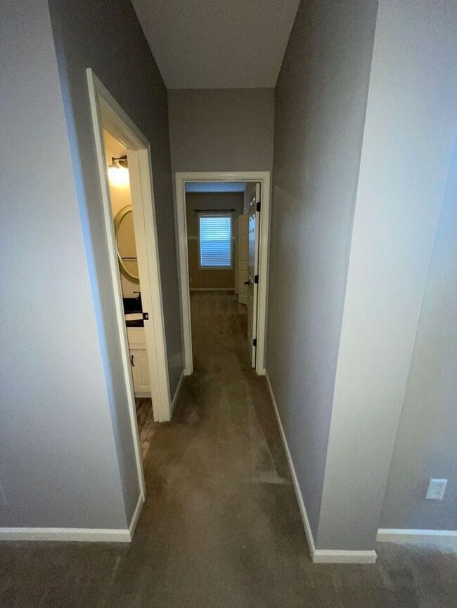 Building Photo - 5 Bedroom, 3 Bathroom California Split Sty...
