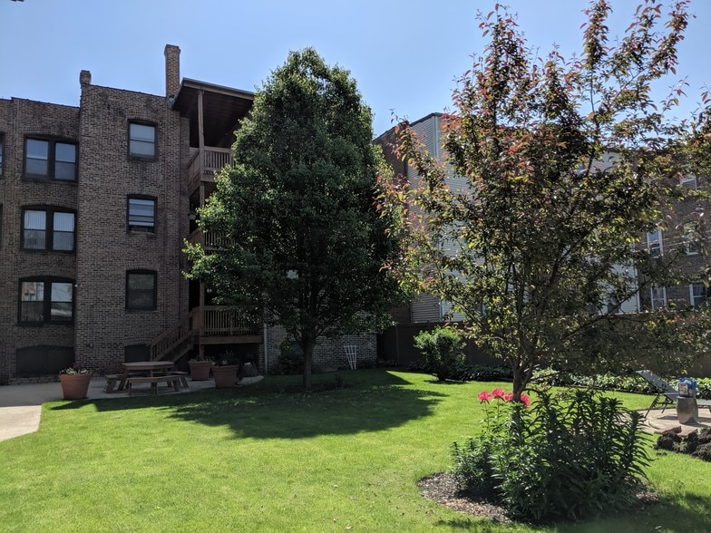 Back Yard - 925 E 61st St