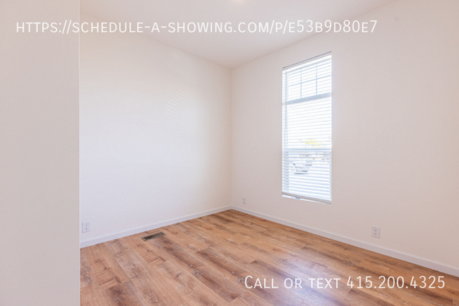 Building Photo - 911-911 35th Ave
