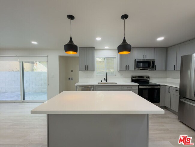 Building Photo - 2757 Andreo Ave