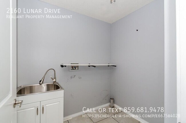 Building Photo - 2160 Lunar Dr