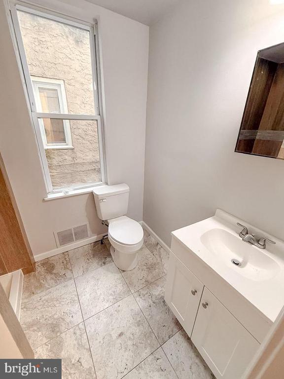 Building Photo - 738 N 38th St