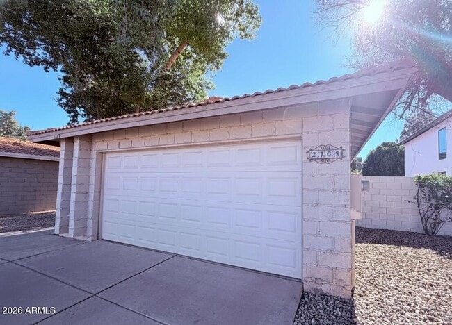 Building Photo - 2705 W Estrella Dr