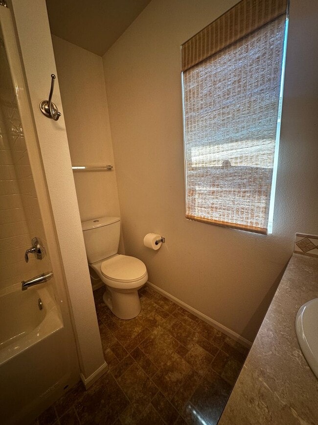 Building Photo - Gorgeous 4 Bedroom Lake Stevens Home in Cr...