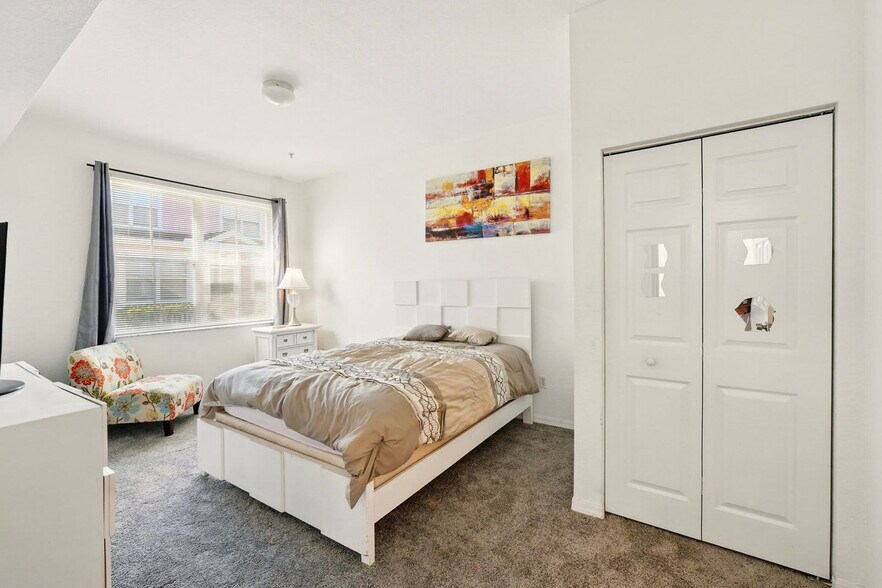 Building Photo - 4005 Venetian Bay Dr