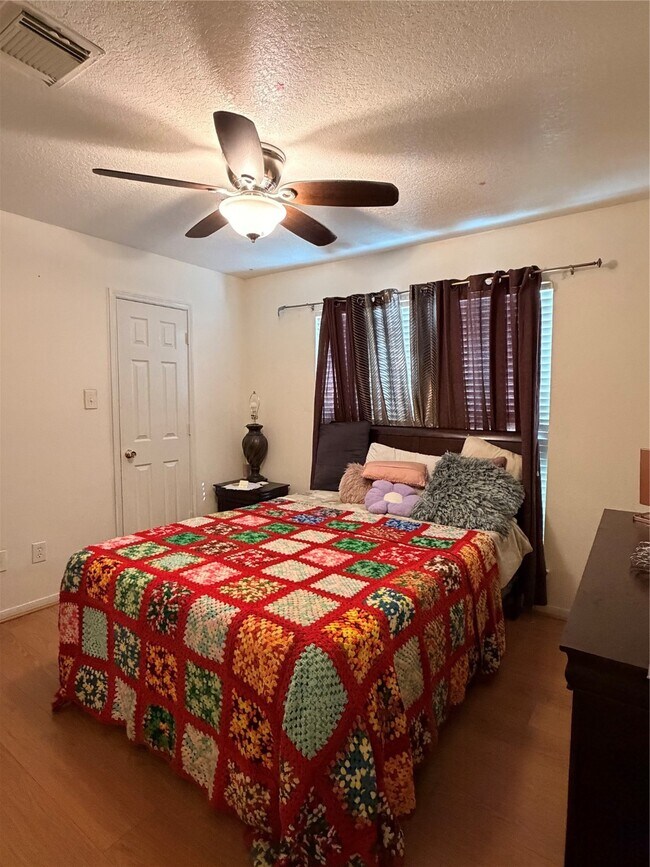 Building Photo - 4031 Tree Moss Pl