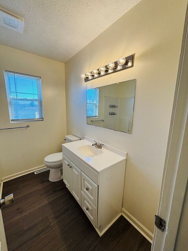 Building Photo - 310 Wakeman Ct NE