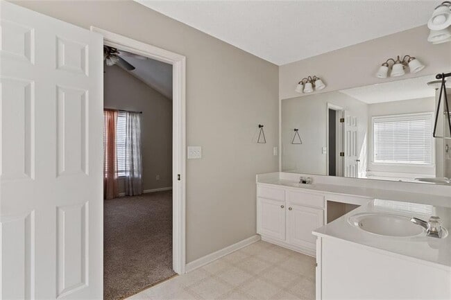 Building Photo - 9155 Friarbridge Dr