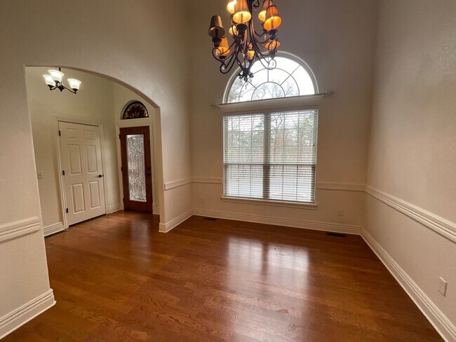 Building Photo - Spacious 4 Bedroom 2 bathroom House in Bella Vista READY FOR RENT *LIMITED OFFER